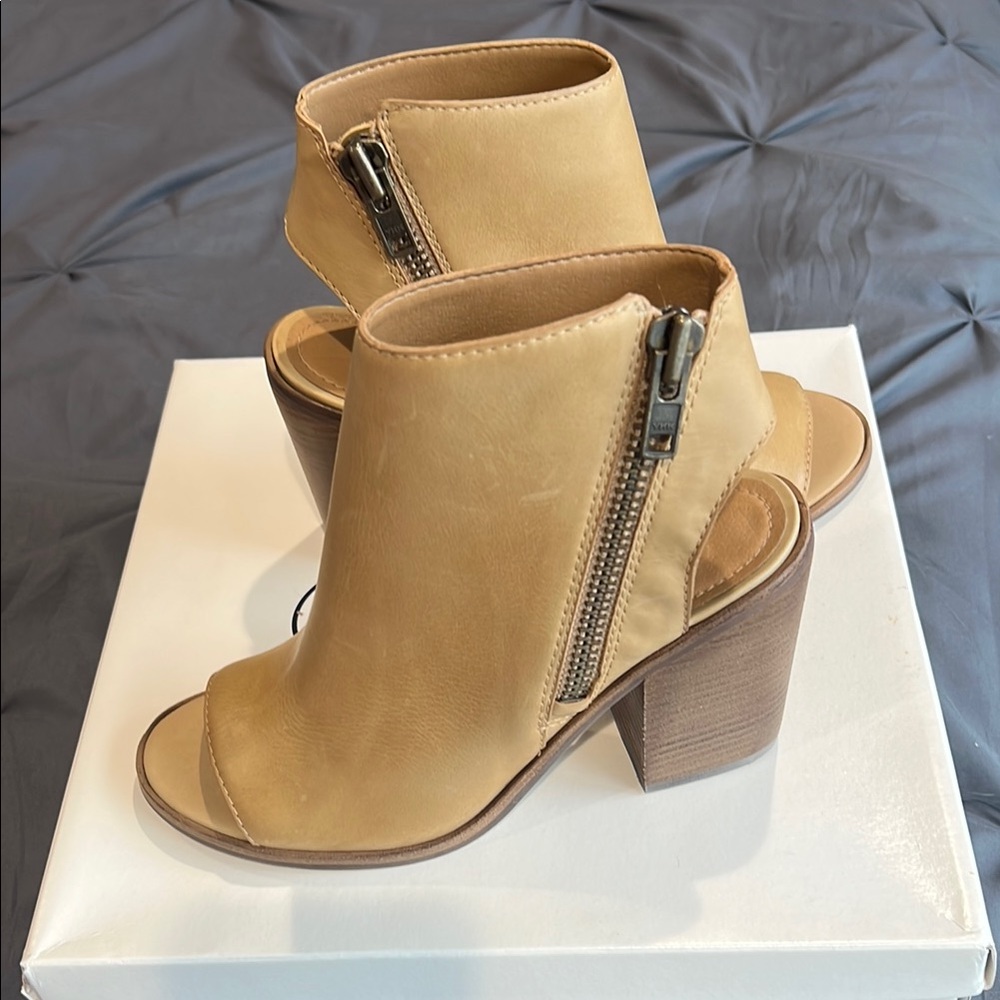 Steve Madden Tan Heeled Ankle Boots